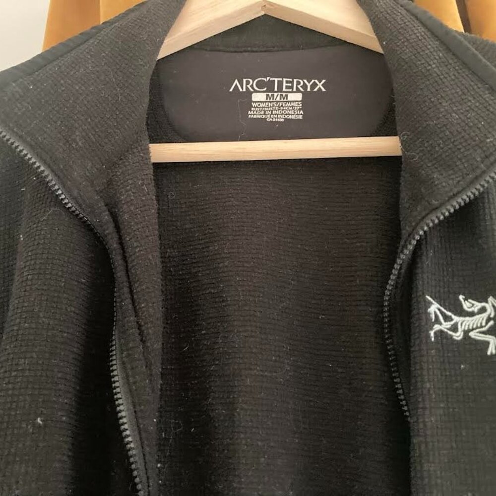 Arcteryx Women's lightweight zip up fleece